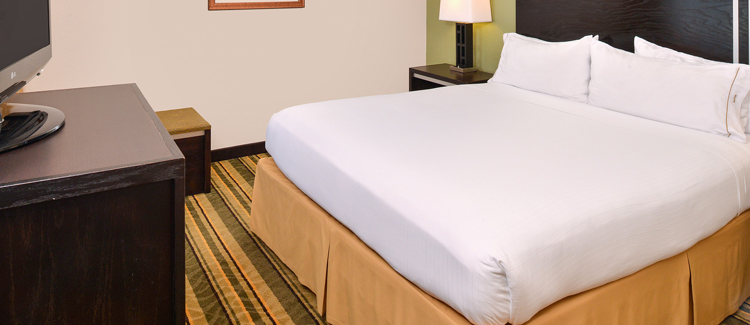 STAY IN OUR SPACIOUS GUEST ROOMS FULL OF AMENITIES