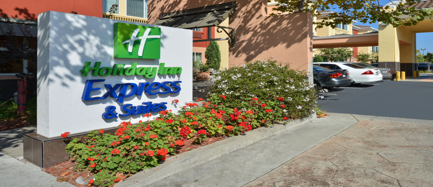 ENJOY NORTHERN CALIFORNIA CHARM AT HOLIDAY INN BERKELEY