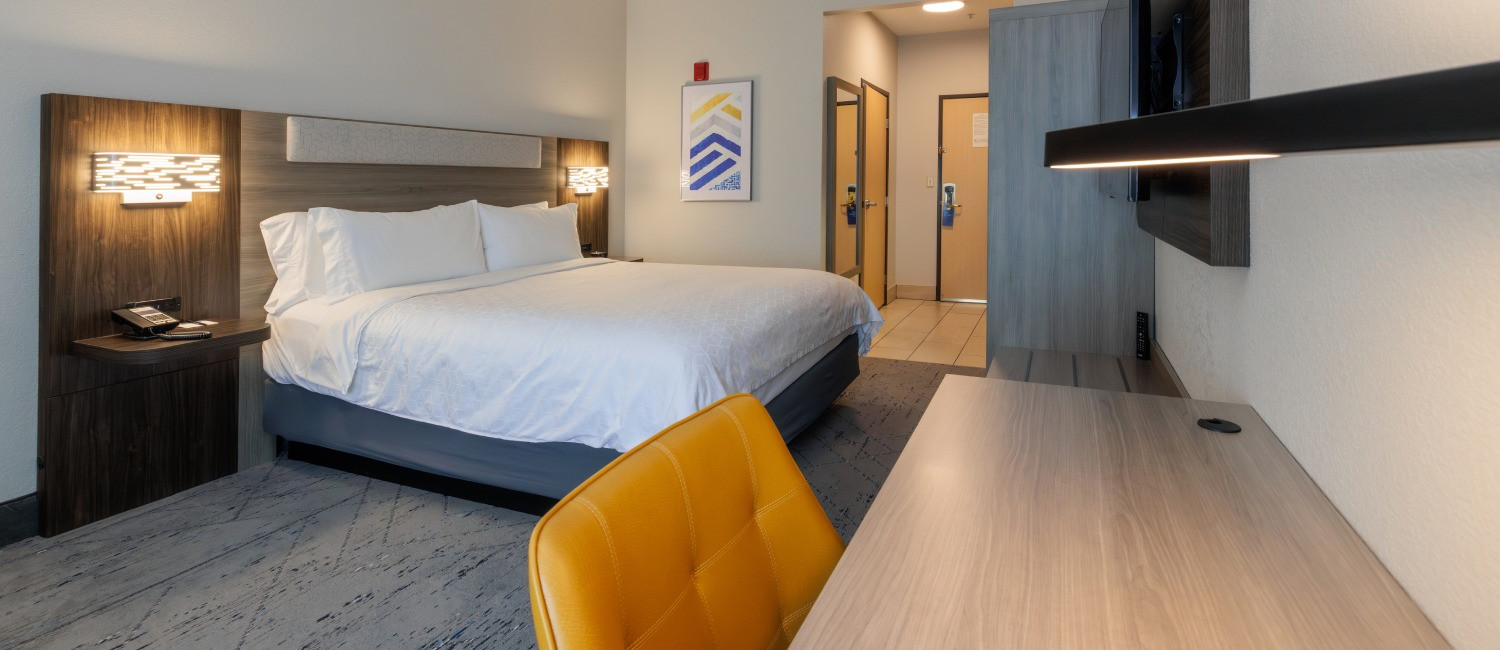 STAY IN OUR SPACIOUS GUEST ROOMS FULL OF AMENITIES