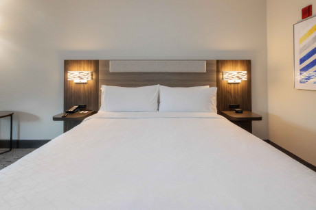1 King Bed Suite Whirlpool Non-Smoking